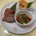 中国料理 一楽 - 前菜　炭火焼チャーシュー入り季節の前菜盛り合わせ