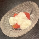 もちづき - フルーツトマト　新玉葱のドレッシング