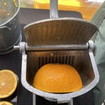 大出ファーム - 搾り器にいれて