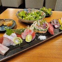 和食のあらまさ - 刺し身盛り合わせと、和風サラダ、海老しんじょう
