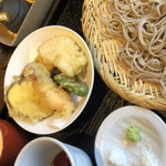 しょうけそば 竹亭 - 前回 提供されたショボい 天ぷら！　( *｀ω´)