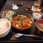 XIAO XINGXING 小星星 - 950円　サラダ、杏仁豆腐、麻婆豆腐
