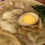 広州市場 - ミニ雲呑麺(アップ)