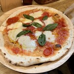 ピザとハムと時々ワイン ボンジョルノ食堂 - マルゲリータ