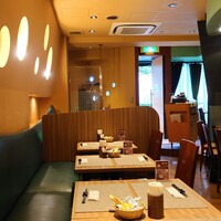 旬菜ステーキ処 らいむらいと - 店内観①
