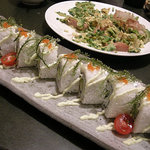 酒菜 一兆 - 海ぶどうが飾られた寿司