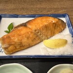 Hamayaki Kaisen Izakaya Daishousuisan - 【2024.5.1(水)】日替り焼き魚定食（並盛・鮭）980円の鮭