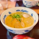 Noppin Ramen - 110円の本格味付玉子は、黄身がしっかりとしており、濃厚な味わいが特徴。 半熟で滑らかな口当たりは、ラーメンのスープと相性抜群。 しっかりとした味付けが、ラーメンの味を引き立てる。