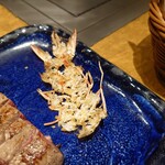 鉄板焼ステーキレストラン 碧 - 久米島産車海老の頭。パリパリせんべいにしてくれます。