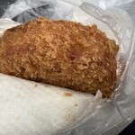 岡哲商店 - こちらは厚切りのハムカツ