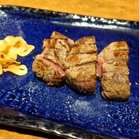 鉄板焼ステーキレストラン 碧 牧志店 - テンダーロインステーキとガーリックチップ。