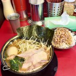 豚骨醤油ラーメン 王道家 - 