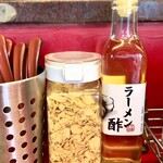 豚骨醤油ラーメン 王道家 - 