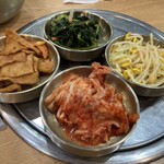 東大門正統烤肉店 - オデン、ほうれん草の和物、モヤシナムル、キムチ