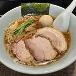 らぁめん 涼虎 - 涼虎らぁめん（醤油）＋味玉