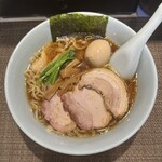 らぁめん 涼虎 - 涼虎らぁめん（醤油）＋味玉