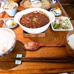 豆食堂ポロッポー - 牛すね肉とひよこ豆の赤だしビーフシチュー￥９００