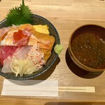Tenzushi - 海鮮丼(¥1000) 味噌汁はアオサ