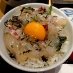Kanda Ogawachou Taimeshi Maki - その四。　豊受卵をご飯にのせ、黄身をくずしながらお召し上がり下さい。