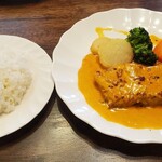 西洋料理 たじま - ポークヒレ肉のステーキ(生クリームとパプリカのソース)、ライス