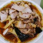青島食堂 - チャーシュー麺にプラスチャーシューとほうれんそう