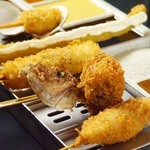 Kushikatsu Ryourikatsu - 衣に工夫して素材感を楽しんで頂けます。