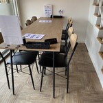 ひで吉食堂 - テーブル席