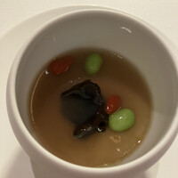MOSS CROSS TOKYO - 【アミューズ】 
                     ・漢方卵のロワイヤル | 白木耳 | 薬膳ブイヨンの餡