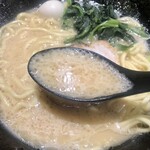 横浜家系ラーメン 小作大和家 - 麺固、味普、油多　油多が後々、後悔することに…