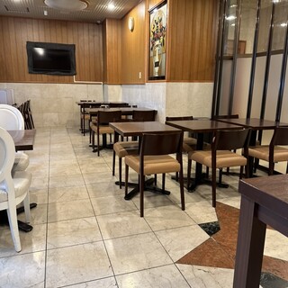 ドンレミーアウトレット_2