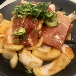 Yakiniku Juujuu Karubi - 味付きの豚肉と玉ねぎ