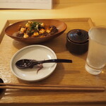 Sake Sakana Toyao - 黒毛和牛すじ土手煮 ＆ 賀茂金秀 さくらふぶき 特別純米うすにごり