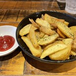 肉バル 栗坊 - ポテトフライ　400円