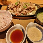Yayoi Ken - （期間限定）牛焼きしゃぶとたっぷり野菜の定食（麦飯&肉1.5倍に変更）