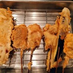 Kushikatsu Tarou - 令和6年4月 営業時間(17:00〜23:00)
                      太郎のほろよいセット 税込990円
                      生中、おまかせ串かつ6本(もつ、なす、あじ、たこ、さつまいも、ちくわ)、牛すじ煮込み2本