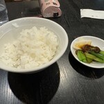 らーめん山桜桃 - ライス(漬物付)