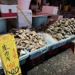 Uouriba Morita Suisan - 生牡蠣売り場
                        2024年5月2日