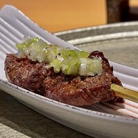 銀座 焼 新潟屋 - 霜降り牛タン串