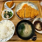 Roe's kitchen - トンカツ定食 ¥990❗️
