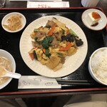 Shinsaibashi Shanhai Shokuen - 定食900円税込み
