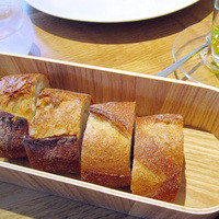 アニエルドール - バケット、オリーブオイル('14.2月ランチ)