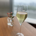 オールデイダイニング オアシスガーデン - 一杯目は泡で乾杯。このあと白も一本飲みました