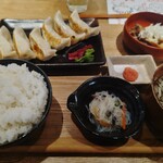 肉汁餃子のダンダダン - 餃子定食（メンマ）