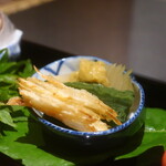 日本料理 幸庵 - うどの掻き揚げ、蓬カステラクリームチーズ、玉ねぎ含め煮