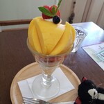 てんとう虫。 - めちゃ厚切りマンゴー、まるごとマンゴー！