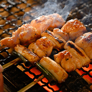 We offer a wide variety of authentic charcoal-grilled dishes, including grilled dishes and skewered dishes.