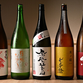 豐富的飲品菜單◎考究的日本酒和葡萄酒豐富多彩