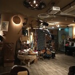 African Restaurant Calabash - 店内、ショップも併設？