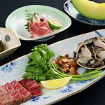 赤のれん - 本場神戸で味わうステーキＡ４，Ａ５の神戸牛のみを使用。刺身、寿司、タタキ、フィレ、ロースステーキと様々な料理をお楽しみ下さい。