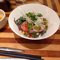 リコロ 大丸東京店 - まぐろとアボカド丼